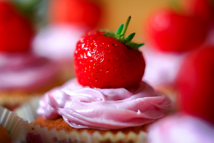 给孩子们的健康草莓纸杯蛋糕食谱