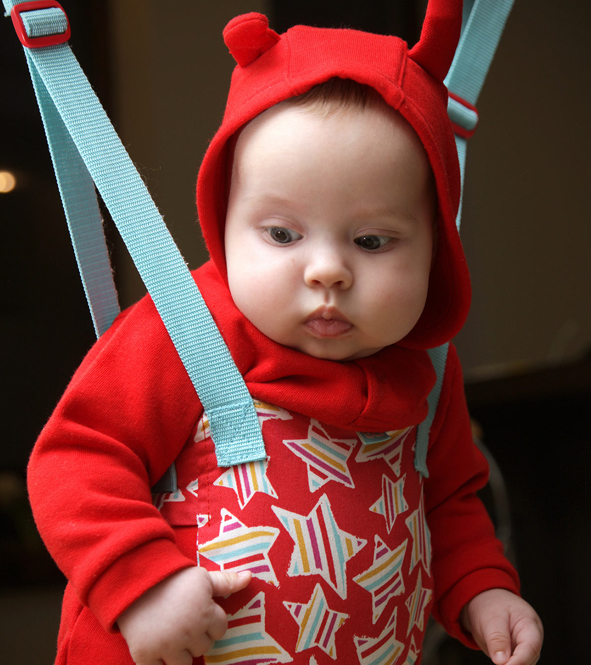 婴儿套头衫安全吗?使用提示、风险和替代方案