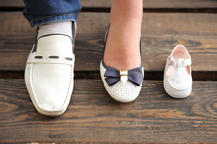 Tiny baby shoes for pregnancy announcement ideas