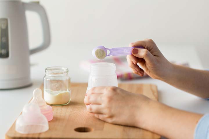 为您的宝宝选择不同的婴儿配方奶粉