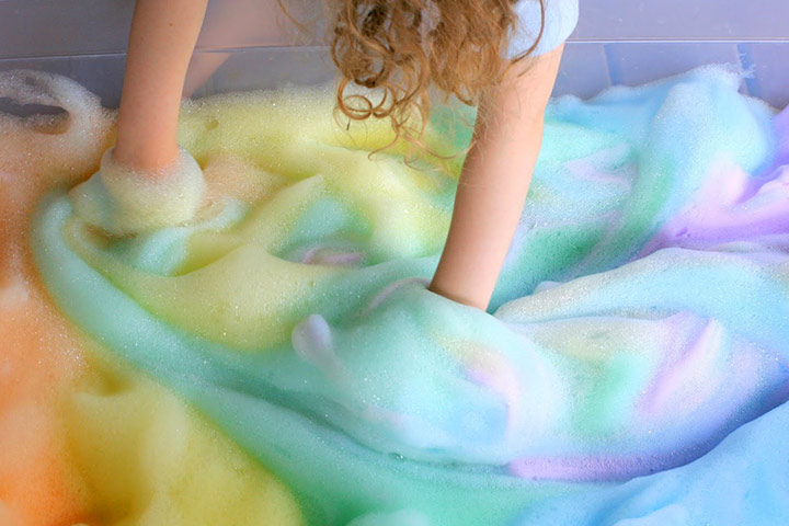 Rainbowy bathtub foams, interesting activities for kids