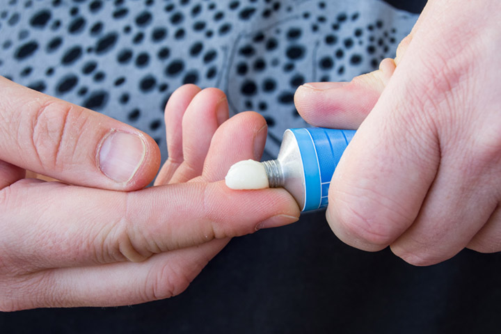 Topical antibiotic ointments for treating impetigo in children