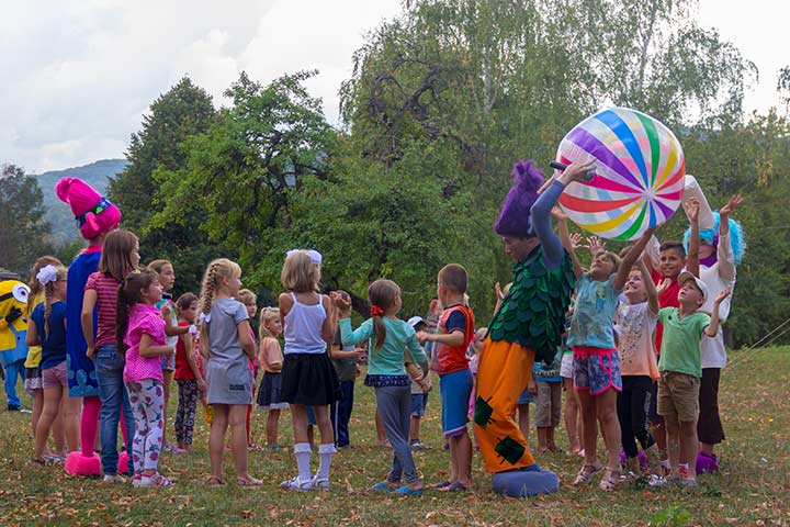 Dance activities for kids using colorful balls as props