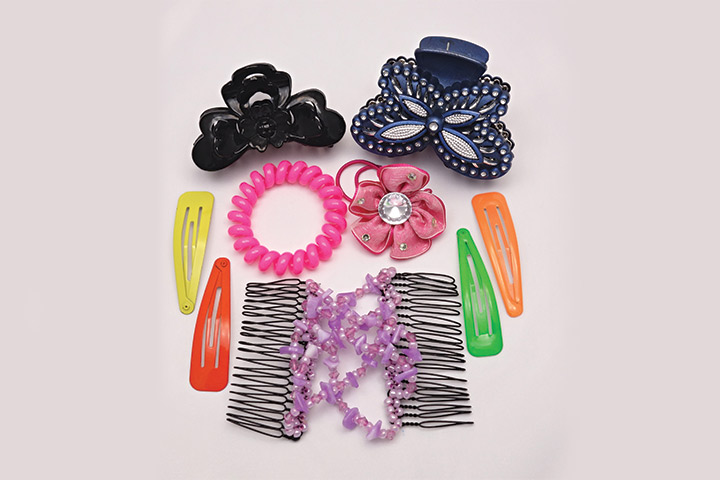 Hair accessories as baby shower prizes for guests