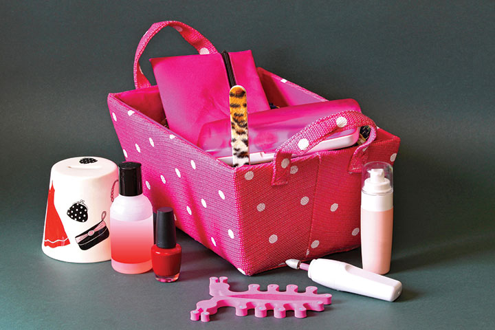 A manicure basket as baby shower prizes for guests