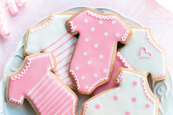 Onesie sugar cookies as baby shower prizes for guests