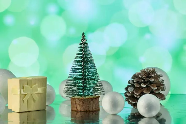 Glittery tree, newspaper crafts for kids