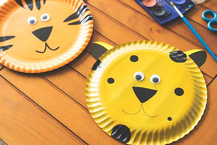 Making a lion, newspaper crafts for kids