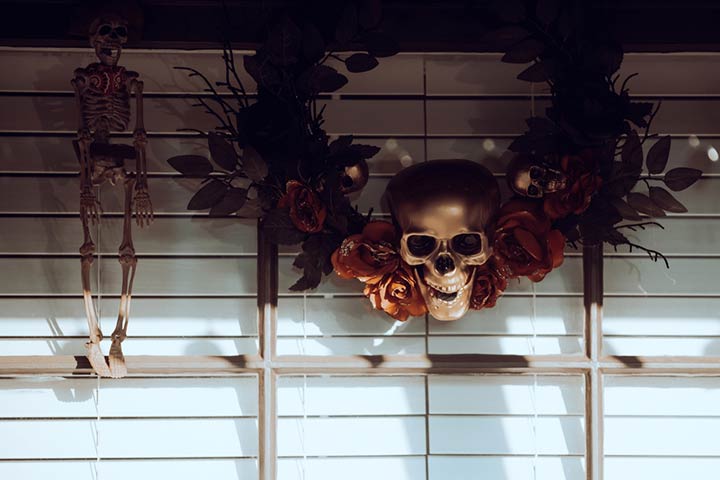 8 Awesome DIY Halloween Decorations And Ideas