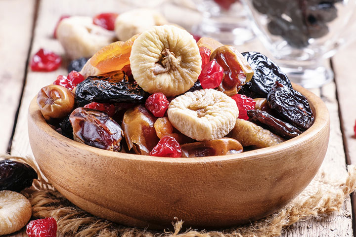 Consuming dry fruits and dates help reduce hunger pangs