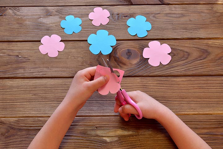 如何为孩子制作花瓣花图片、纸花工艺品