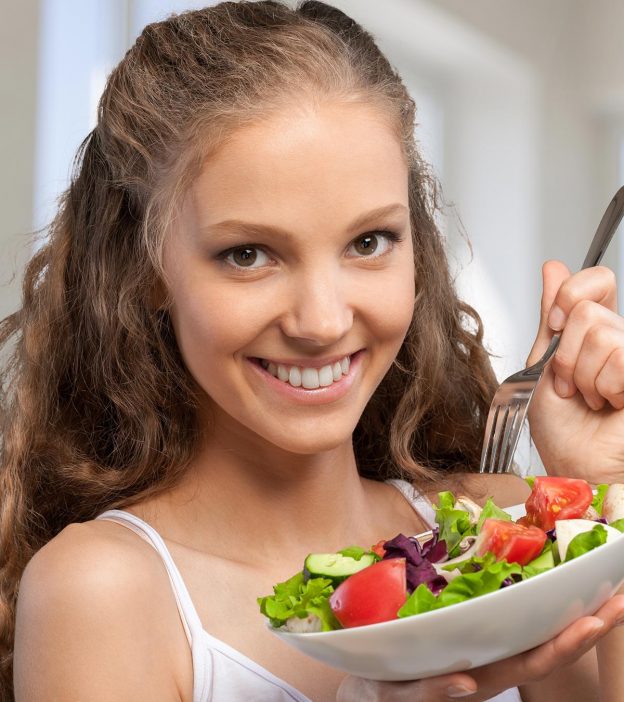 青少年女孩的饮食:9个简单的建议和2个简单的饮食计划