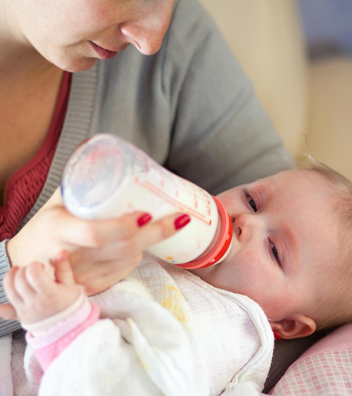 婴儿牛奶过敏:原因、症状和治疗