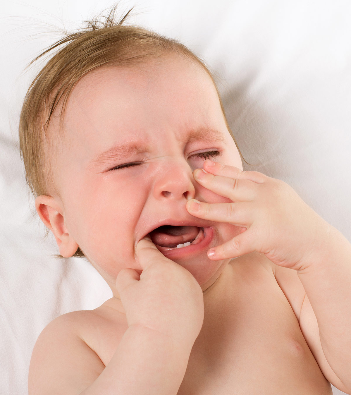 8种治疗婴儿出牙时牙龈肿胀的方法