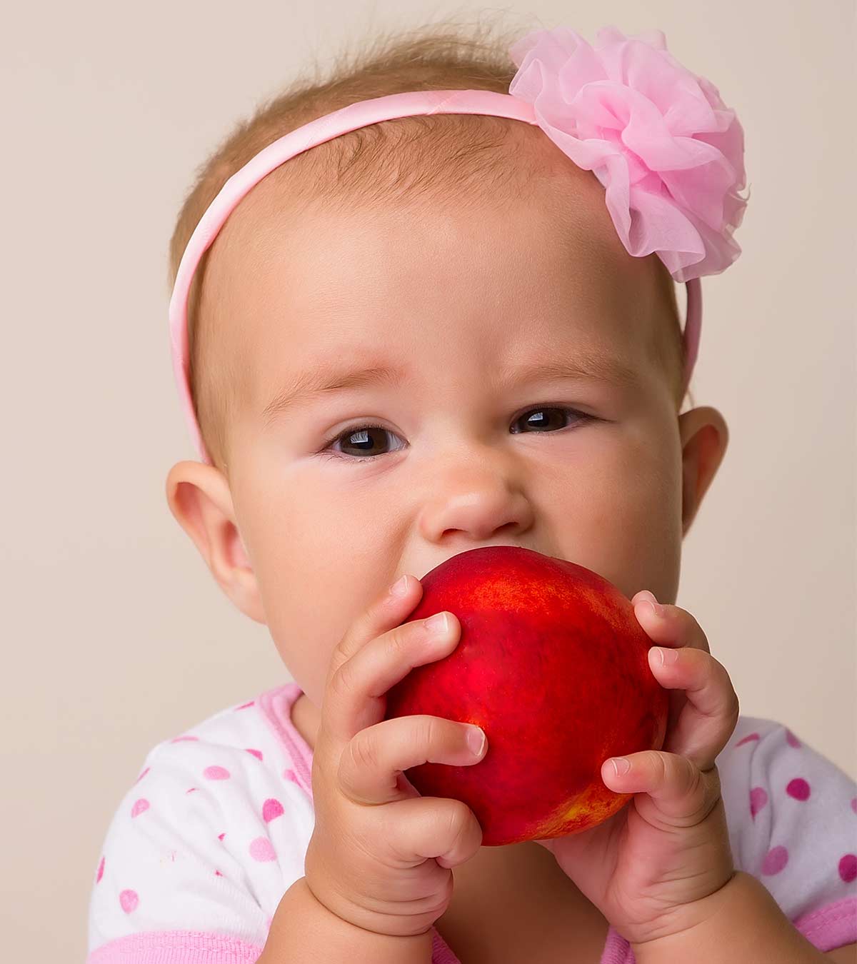 婴儿桃子:健康益处和惊人的食谱
