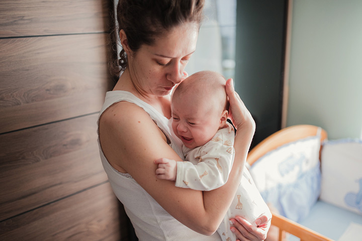 荨麻疹皮疹会发痒，引起婴儿不适和烦躁