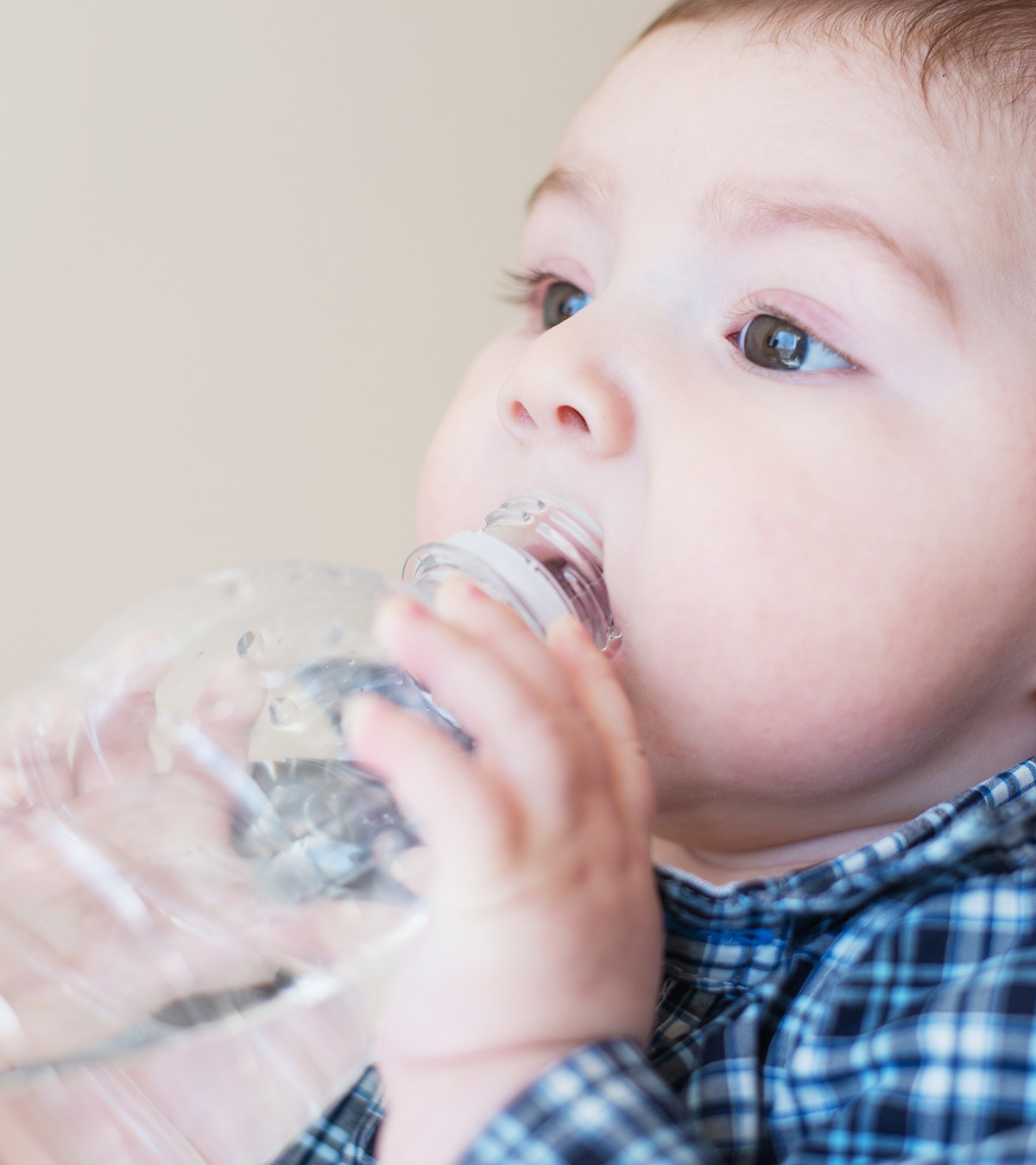 婴儿瓶装水:什么时候可以喝?瓶装水和婴儿水有什么不同?