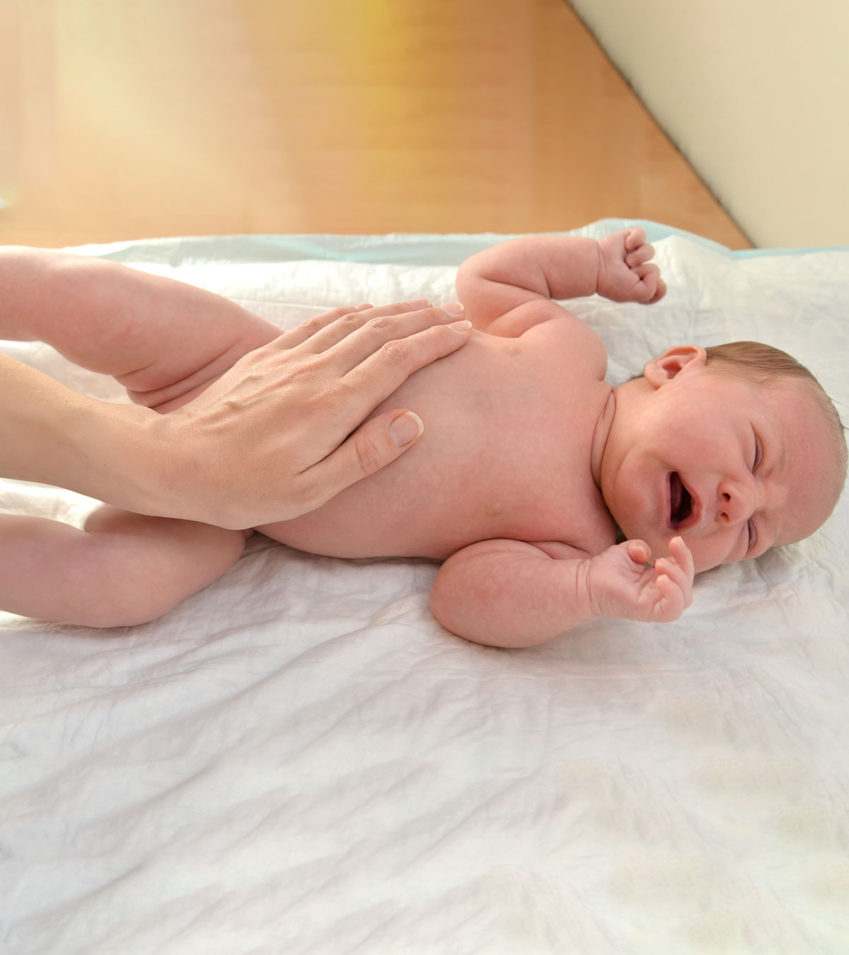 婴儿胃痛:原因、症状和家庭疗法