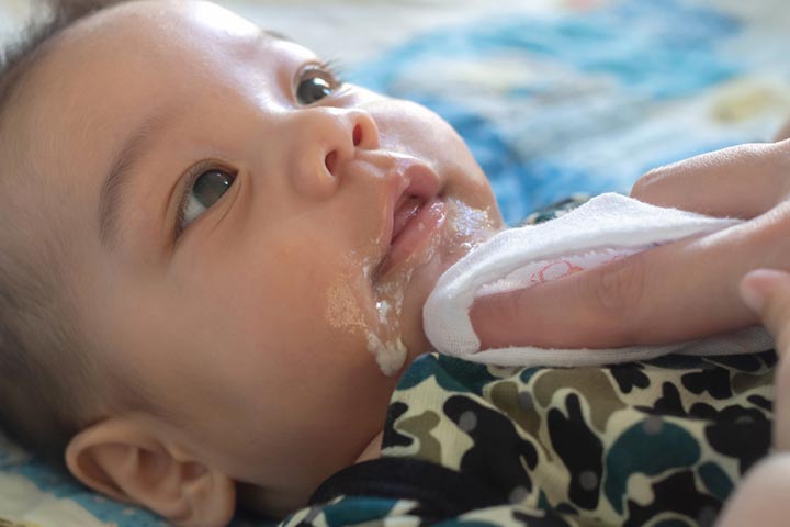 反流可能导致婴儿频繁呕吐