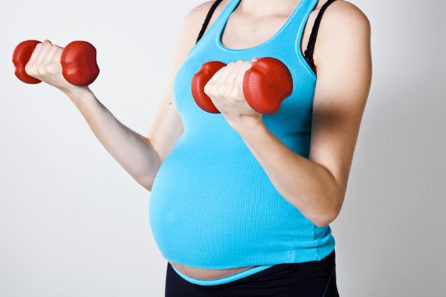 怀孕期间可以做的3种安全的手臂运动