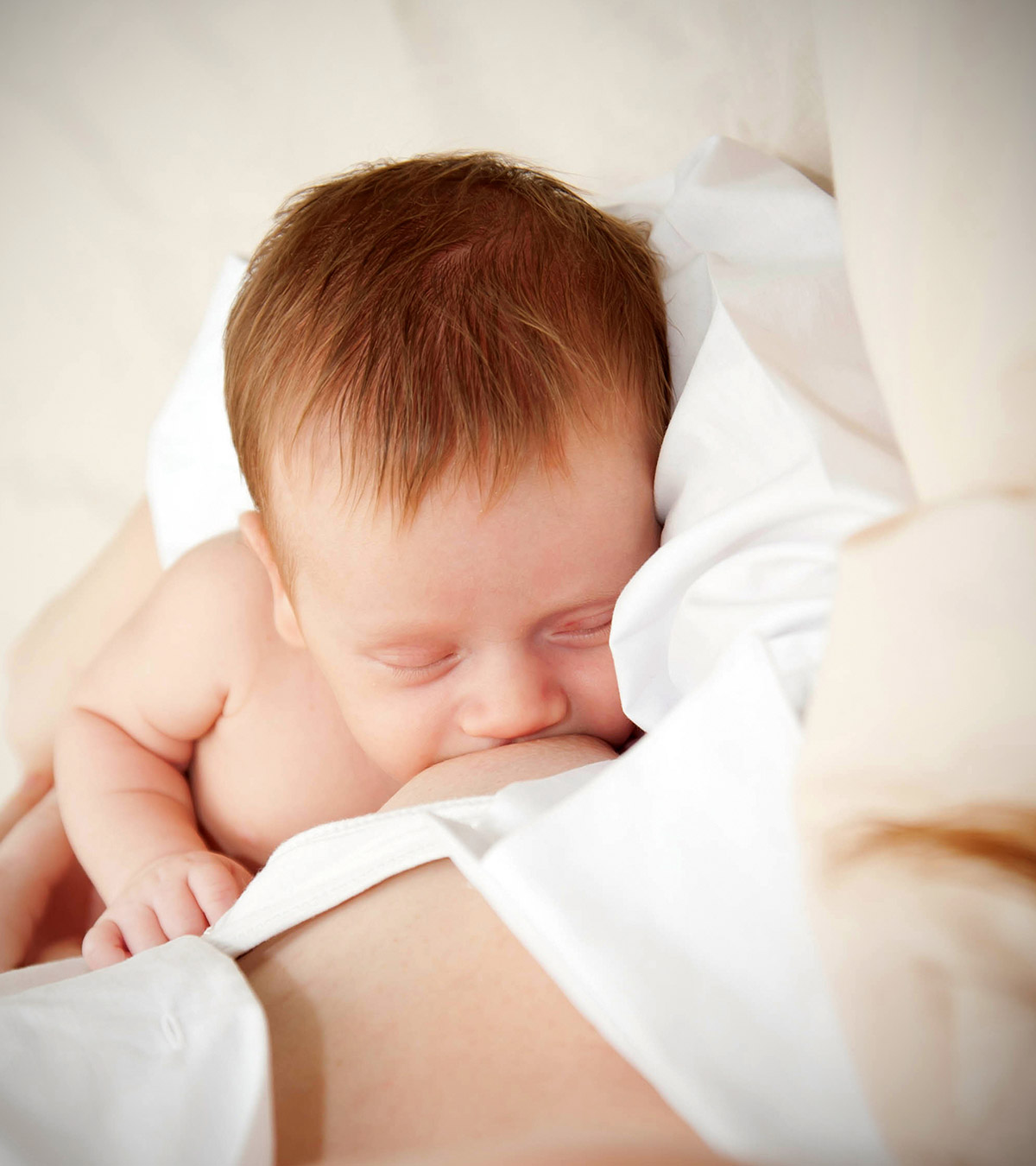 如果你的宝宝在哺乳时睡着了，你该怎么做