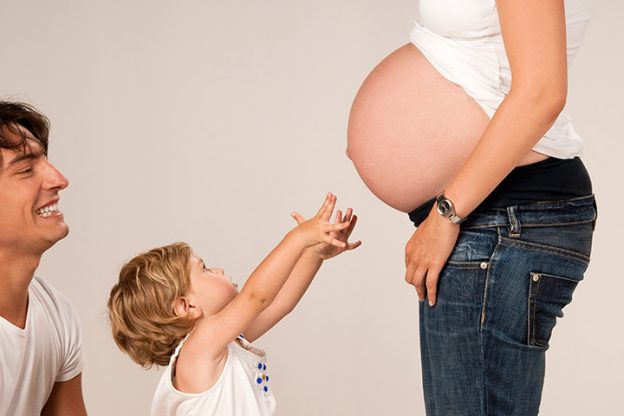 怀孕期间带一个蹒跚学步的孩子安全吗?万博体育手机官方网站登录