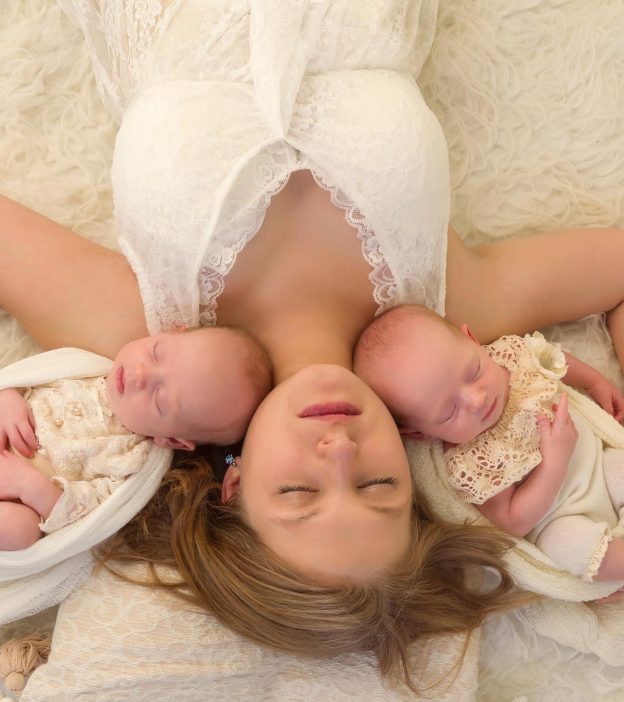 如何生双胞胎:性爱姿势，治疗方法和尝试技巧