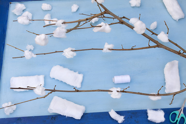 孩子们的冬季树拼贴艺术