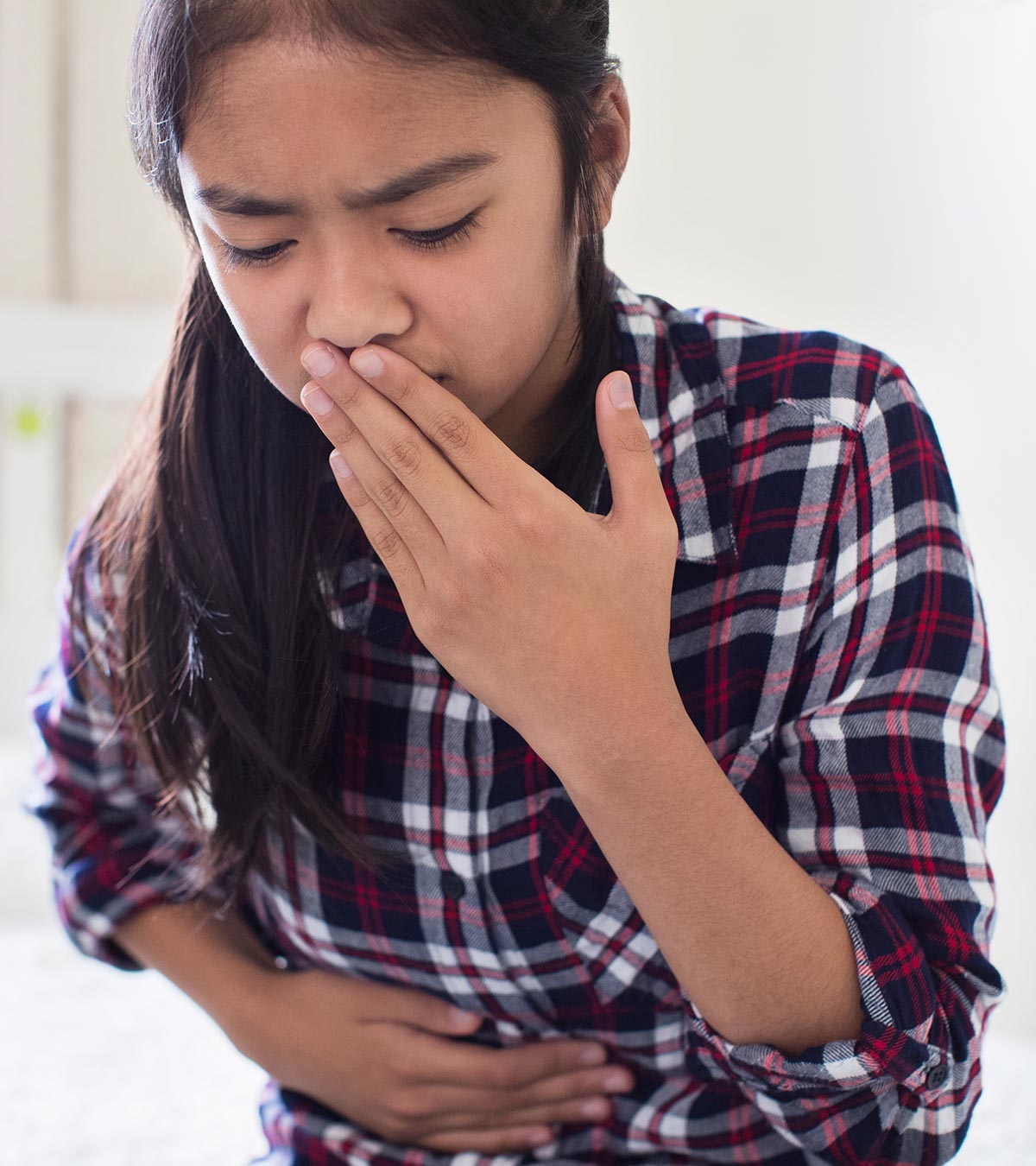 儿童呕吐的6个原因，治疗和家庭补救