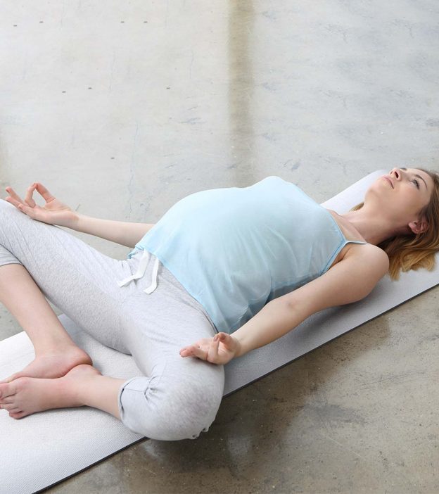 怀孕期间可以尝试的15种流行瑜伽体式manbet安卓版