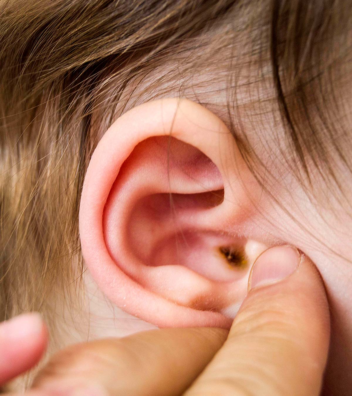 如何清洁婴儿耳垢?有效的提示和家庭补救措施
