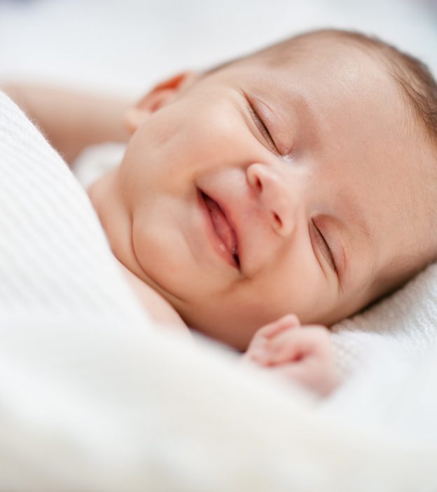 为什么婴儿会在睡梦中微笑?