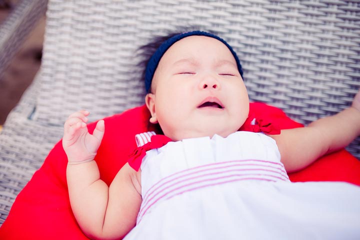 当婴儿在睡眠中被大声的声音吓到时，就会发生这种情况
