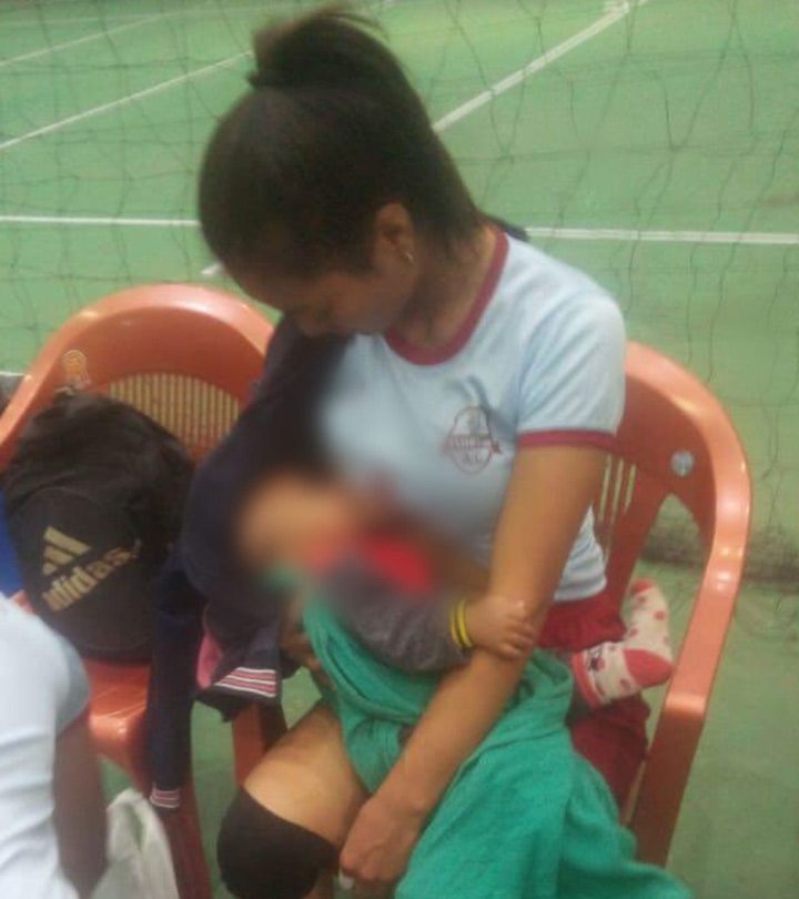 米佐拉姆邦排球运动员在中场休息时哺乳的照片走红——赢得了人们的心!