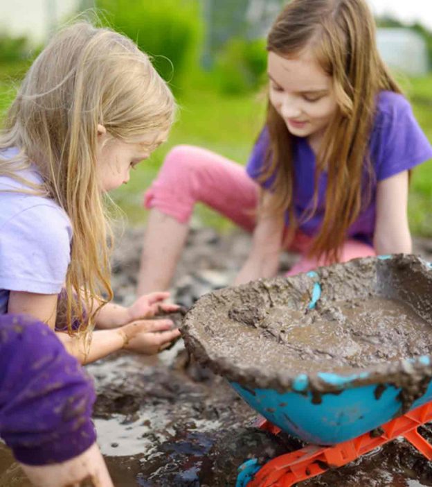 泥土、污垢和细菌可能对孩子的健康有益——原因如下