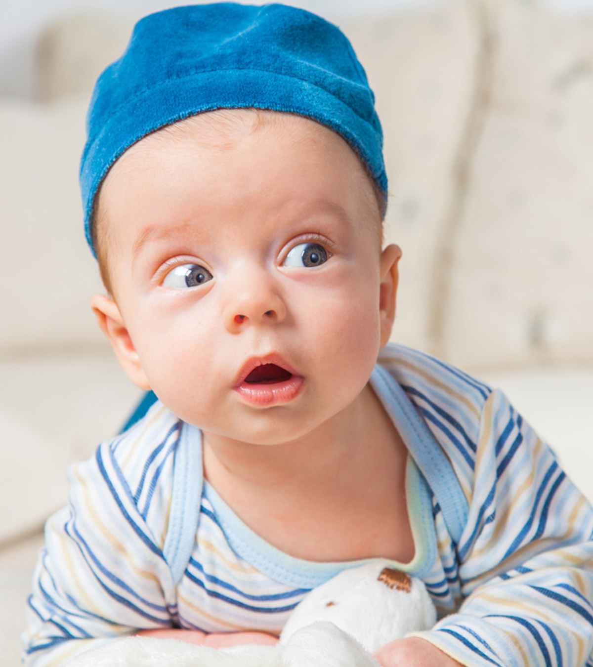 为什么婴儿睡觉时会翻白眼，什么时候该担心?