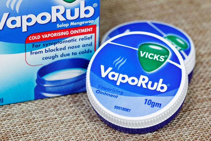 Vicks VapoRub不应用于两岁以下的婴儿