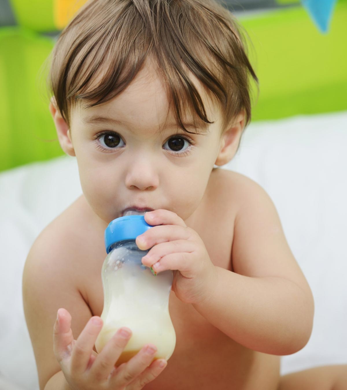 婴儿何时应该从配方奶过渡?
