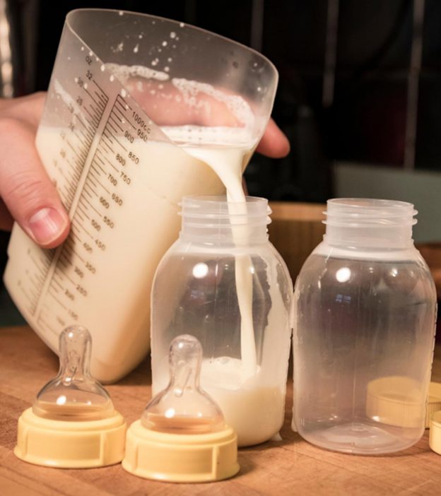 你能把母乳和配方奶混合吗?要知道的提示和风险