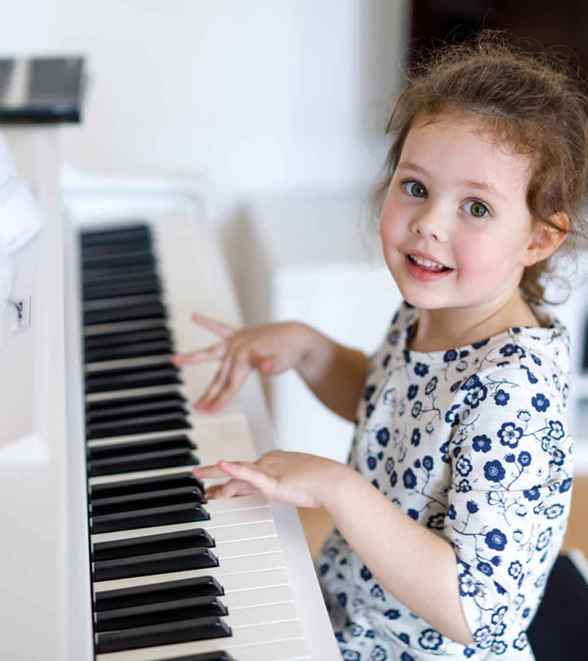 为孩子和初学者演奏的15首简单的钢琴歌曲