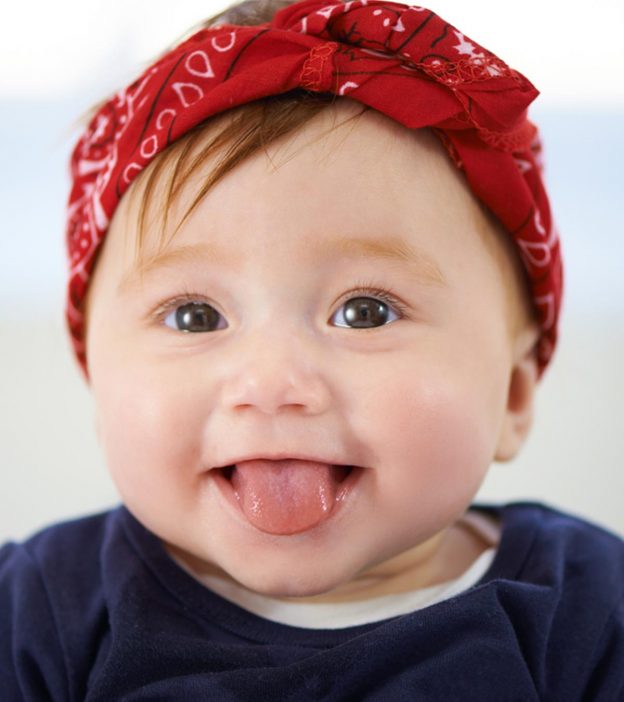 婴儿咬舌头:他们为什么这样做以及如何做