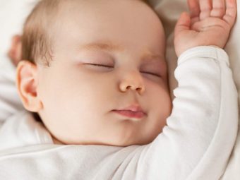 婴儿在睡眠中抽搐:这是正常的，原因和关注