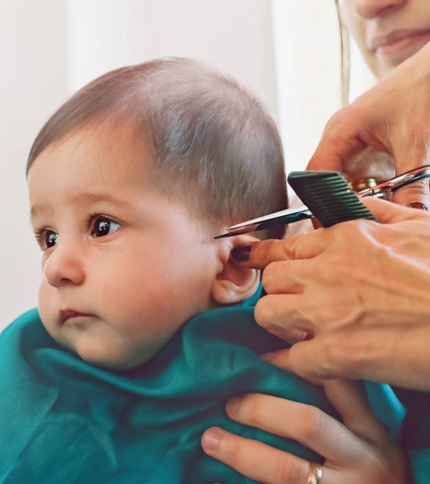 宝宝的第一次理发:一步一步的过程，使它变得容易