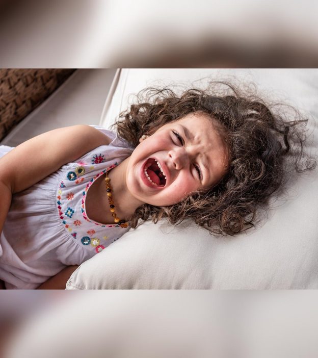 万博体育手机官方网站登录幼儿睡前发脾气:为什么会发生以及如何处理