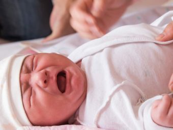 婴儿在被放下睡觉时哭泣:原因和如何做