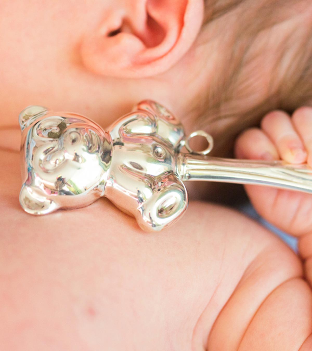 婴儿用银餐具:它们安全吗?好处和使用技巧
