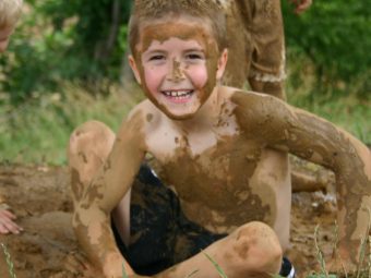 玩泥巴对孩子有益的6个原因