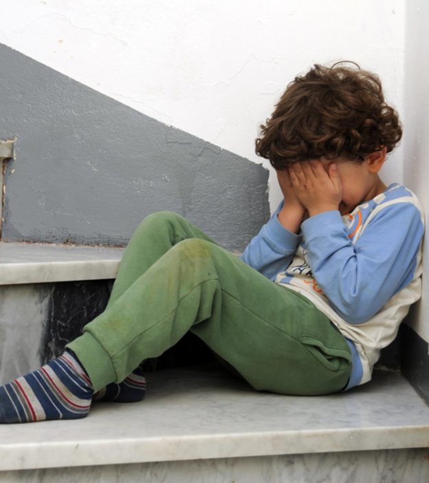 什么是情感虐待儿童?征兆、影响和预防