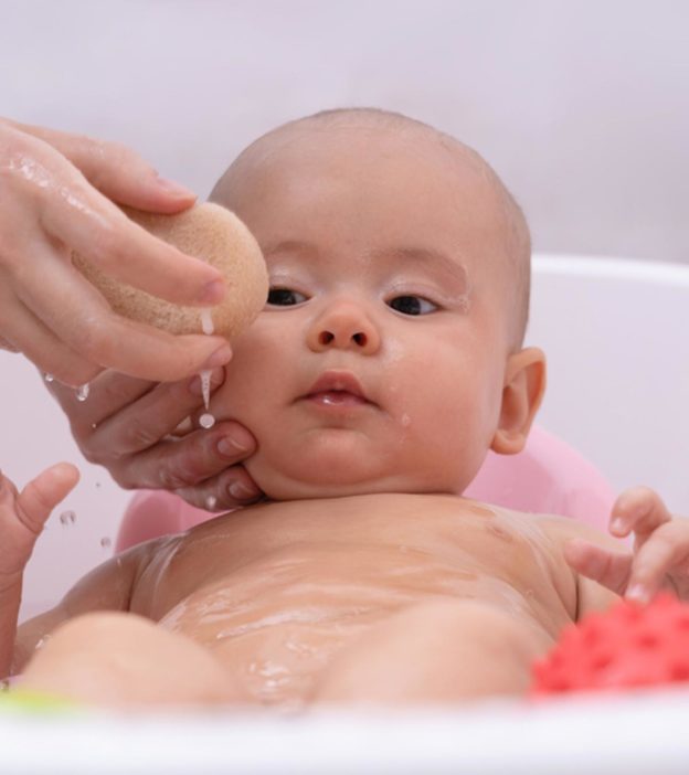 新生儿多久洗澡一次及采取安全措施
