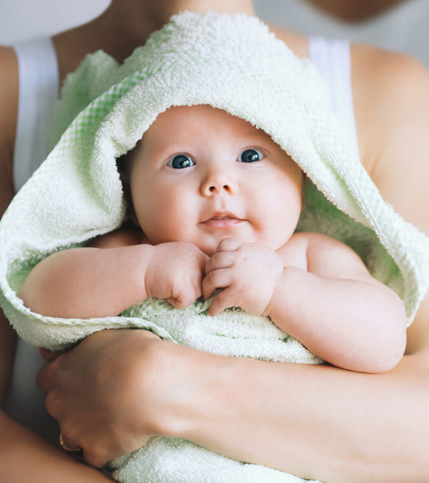 从出生到幼儿期，你应该多久给宝宝洗澡一次?